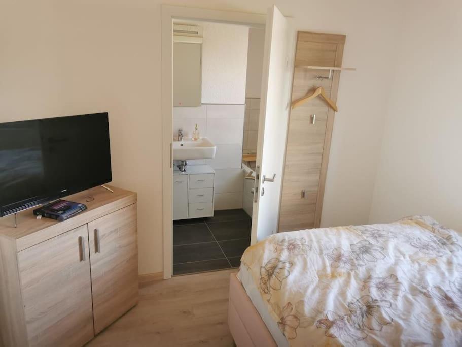 Zimmer M. Eigenem Bad Und Badewanne Direkt Am Wald Amöneburg Dış mekan fotoğraf